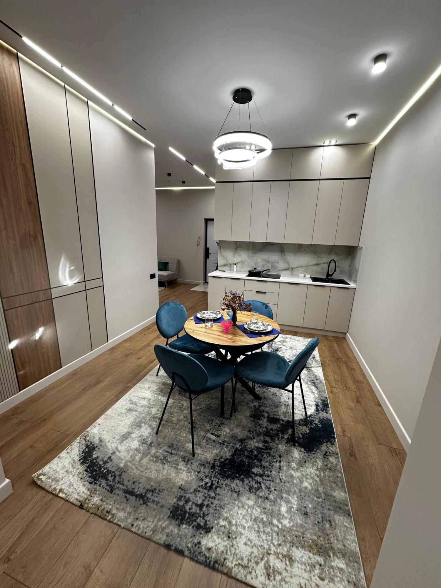 Luxury Two-room With Breathtaking Mountain And Mega Mall Views *